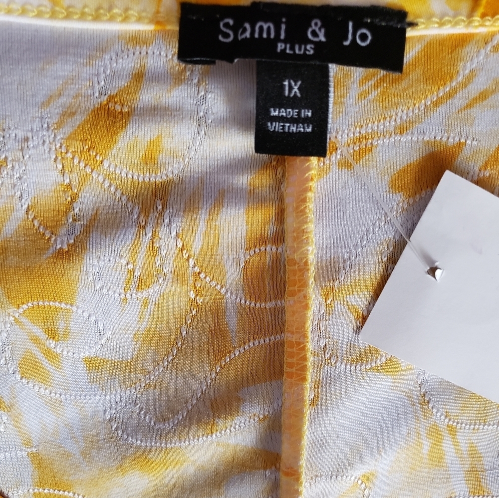 🆕️Ladies beautiful top. - Picture 5 of 8